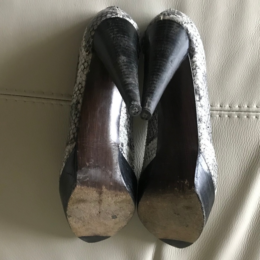 Stuart Weitzman Snakeskin Heels - image 4